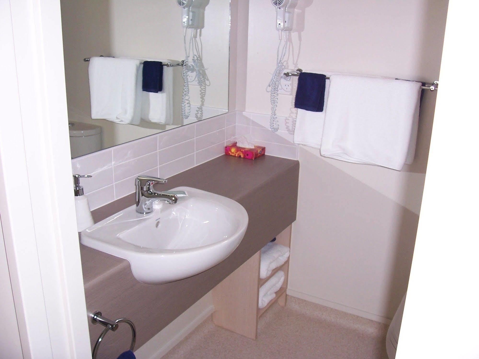 Cranford Oak 4*